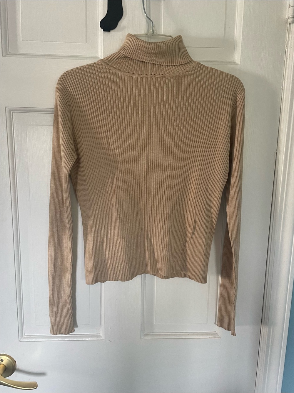 Vintage 90s Ann Taylor Loft 100% silk Women’s Ribbed Turtleneck Sweater in Beige